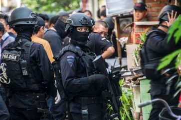 Policías indonesios