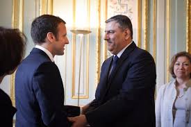 macron-riad-hiyab