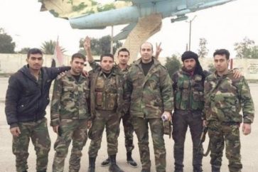 Un grupo de defensores del Aeropuerto Militar de Deir Ezzor