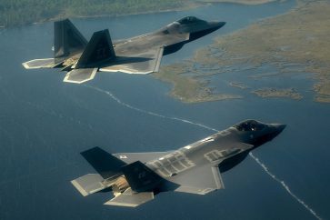 f22 y f35