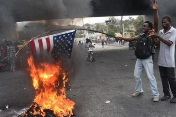 haitianos-queman-bandera-eeuu