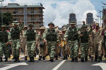 militares-desfilan-caracas