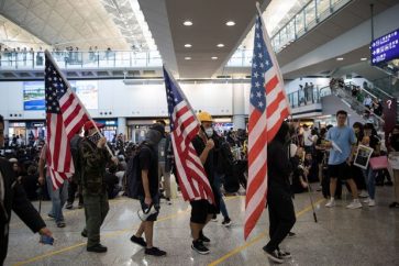 manfestantes-hk-banderas-usa