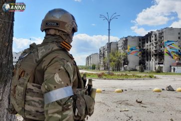 Soldado ruso en la ciudad de Popasnaya