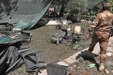 Miembro de las fuerzas de seguridad iraquíes en un sitio atacado por tropas turcas