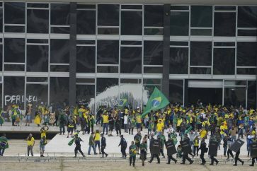 seguidores-bolsonaro-chocan-policia-brasilia