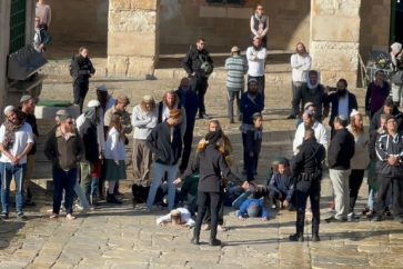 Colonos sionistas en la Mezquita de Al-Aqsa