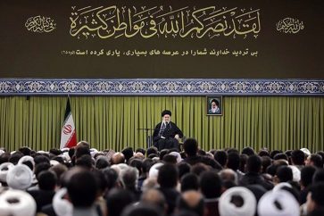 Sayyed Jamenei en una reunión con personas de la provincia de Azerbaiyán Oriental