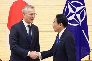 Jens Stoltenberg y Fumio Kishida