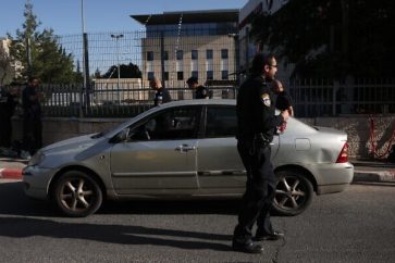 coche-israeli-atacado