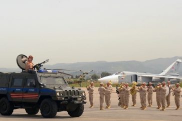 Militares rusos en la base de Hamaimim (Siria)