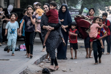 Mujeres y niños palestinos en Gaza