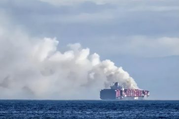 barco-mercante-mar-rojo