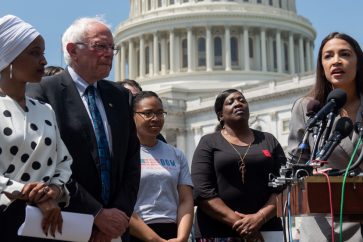 congresistas-estadounidenses-ocasio-cortez-ilhan-omar-y-bernie-sanders