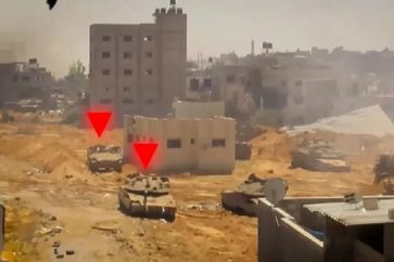 dos-tanques-israelies-apuntados