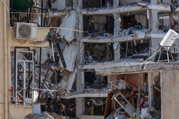 Área de Bat Yam destruida por misiles iraníes