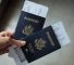 pasaportes-estadounidenses-con-billetes-avion